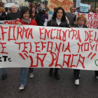 Cabeza de la manifestación que ayer recorrió Ponferrada hasta la plaza del Ayuntamiento.