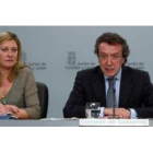Pilar del Olmo y José Antonio de Santiago, tras el Consejo de Gobierno extraordinario de ayer.