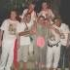 Orlando disfrazado de conejo con sus amigos en la fuente de San Marcelo