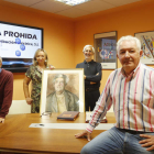 Los directivos de la compañía, con el retrato de Eloy del Potro. JESÚS F. SALVADORES.