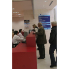Varios pacientes en el centro de salud de Cuatrovientos.