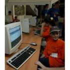 Niños participando en actividades relacionadas con el proyecto digital