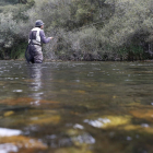 Los ríos leoneses siguen ofreciendo un escenario notable para la actividad de la pesca. FERNANDO OTERO