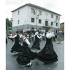 El grupo de bailes regionales actuará el domingo.