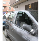 Coche dañado en la zona del Temple, en una imagen de archivo.