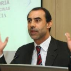 El consejero de Sanidad, César Antón, presentó la convocatoria
