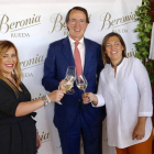 La consejera de Agricultura inauguró la bodega Beronia Rueda con el presidente de González Byass y la alcaldesa de Rueda. ICAL