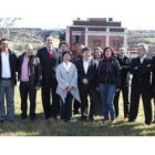 El PSOE se fotografió frente al futuro Museo de la Energía.