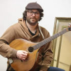 Rodrigo Martínez amplía su repertorio folk con ‘Voces daba un marinero’. RAMIRO