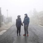 Ayuso y Mañueco ayer, durante la visita al Puerto de Navacerrada. JUAN CARLOS HIDALGO