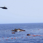 Imagen tomada por la Marina italiana del naufragio del pasado miércoles.