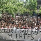 Unas tres mil personas se manifestaron ayer frente al Ayuntamiento de Puertollano