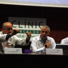 Los doctores Josep Brugada y Lluís Mont, en la presentación del marcapasos.