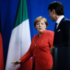 La canciller alemana, Angela Merkel y el primer ministro italiano, Giuseppe Conte. BILAN