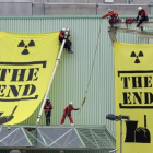 Protesta de Greenpeace en el 2014 contra la central nuclear suiza de Beznau, que ya lleva 47 años funcionando.