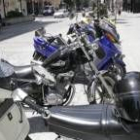 Los conductores de ciclomotres y motocicletas en León usan el casco