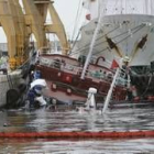 Imagen del barco cargado de carburante que se hundió ayer en Tarragona