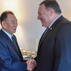 Pompeo (izquierda) y Kim Yong-chol departen en el encuentro de este miércoles en Washington