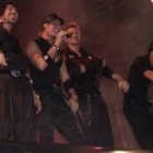 Miles de personas se agolparon en la plaza en el concierto de Nash
