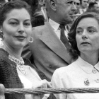 La actriz Ava Gardner (izquierda), en una corrida de toros.
