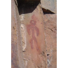 En la imagen puede verse con claridad una figura antropomorfa de cabeza con vacío central característica de Peña Piñera. Es, quizás, la figura más representativa del yacimiento de Vega de Espinareda.