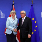 Theresa May y Jean-Claude Juncker, este viernes en Bruselas.