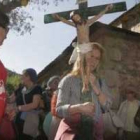 Miles de personas participaron ayer en la tradicional procesión de los ramos en Ponferrada, con el p