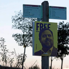 Un cartel con el rostro del exvicepresidente de la Generalitta Oriol Junqueras frente al Centro Penitenciario Lledoners. SUSANNA SÁEZ