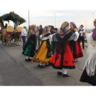 Los vecinos de Villaquilambre participan en San Froilán con dos carros engalanados, grupos de bailes regionales y otros que tocan instrumentos y acompañan. DL