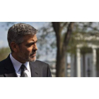 El actor George Clooney comparece ante la prensa después de ser recibido por el presidente estadounidense, Barack Obama, para hablar sobre la situación en Darfur.