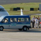 Massa es transportado a un avión que le llevará a Sao Paulo.