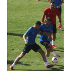 La Deportiva entrenó ayer en el Anexo para empezar a preparar el partido del domingo. L. DE LA MATA