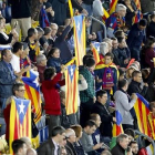 'Esteladas' en la grada del Camp Nou en el partido del Barça con el Bate Borisov en la Champions.