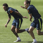 Neymar y Filipe Luis, en un entrenamiento de la selección.