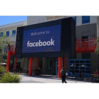 Fachada de la sede de Facebook en Menlo Park, California, EEUU.
