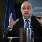 El ministro del Interior en funciones, Jorge Fernández Díaz, durante la rueda de prensa que ha ofrecido este jueves en la sede de su departamento.