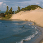Imagen de la playa de Jenipabu, con un importante complejo de dunas.