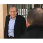 Captura de vídeo del momento en que un chaleco amarillo increpa a Alain Finkielkraut, el sábado en París.