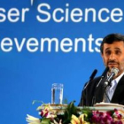 El presidente iraní, Ahmadineyad, durante la rueda de prensa que ofreció ayer.