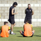 Aketxe, a la derecha, tiene una ocasión inmejorable para estrenar su casillero goleador en la Liga frente al Cacereño.