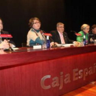 Máximo Cayón, la alcaldesa Mª Paz Díez y el escritor Javier Antón, ayer, en la presentación del libr