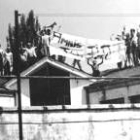 Los presos políticos amotinados en el tejado para exigir amnistía