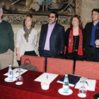 De derecha a izquierda, Escuredo, Hidalgo, López Placer, Mitadiel y militantes de Civiqus.