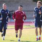 Luis Cembranos, en el centro, durante una sesión de entrenamiento junto a Diego Calzado, a la izquierda, y Joshua.