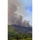 Columna de humo del incendio de la Sierra de Gata.