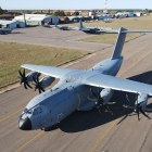 El imponente avión, en las pistas del Aeródromo Militar de León. DL