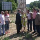 Valcarce y representantes del consistorio y del Gobierno, en La Robla