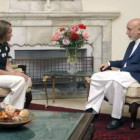 Chacón, con el presidente afgano Hamid Karzai.