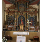 El retablo de madera y policromía está fechado en el siglo XVIII. DL
