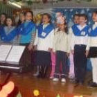 Actuación navideña de los niños del colegio público Gumersindo Azcárate